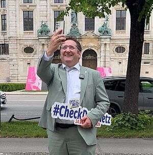 Staatssekretär Tobias Gotthardt wirbt für die Mobilfunkmesswoche 2026.